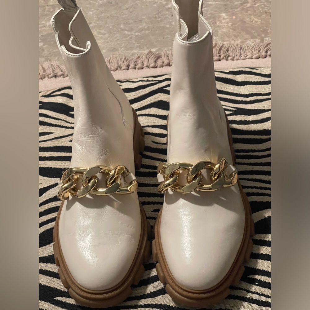 Authentic Michael Kors Scarlet Chain Cream Leather Ankle Booties Size 8.5M